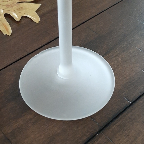 Delicate glass stemmed candle holder - Picture 5 of 8